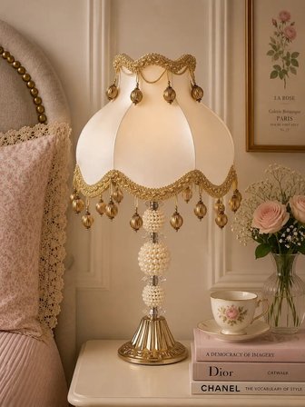 Ekru Kadife Gold İşlemeli Ponponlu Başlık İncili Gold Metal Ayaklı Klasik Model Abajur 50x30cm