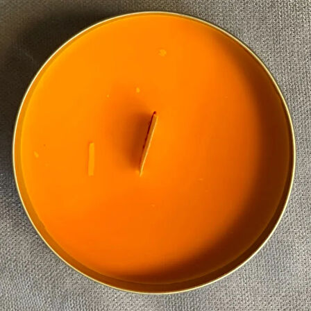 Uretti - Ayşe 7362 - El Yapımı Turuncu Dekoratif Metal Kutuda Mum - 3 x 7 cm