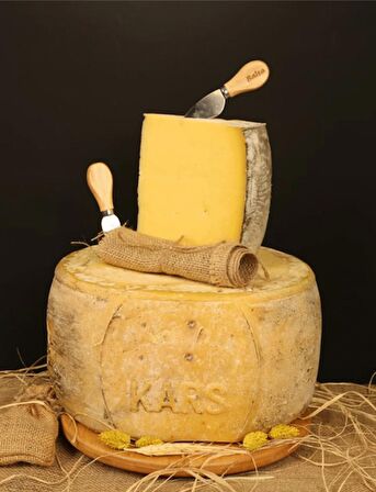 Eski Kars Kaşarı 1 Kg