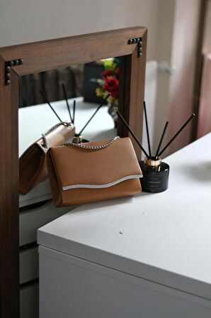 Kadın Karamel Taş Detaylı Zincirli Omuz Çantası