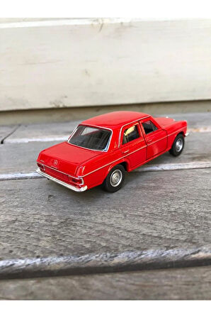 Welly Mercedes-Benz W114 220 Diecast Metal Araba Model Araba Oyuncak Araba Çek Bırak Araba 12 Cm