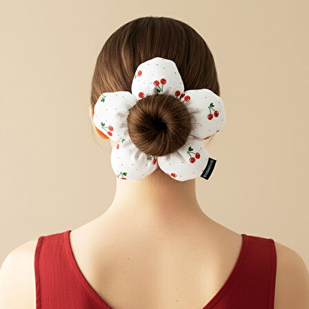 WoodyCord El Yapımı Kiraz Desenli Beyaz Çiçek Scrunchie Topuz Tokası