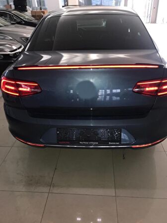 En Passat Led Spoıler  (Pıano Black)