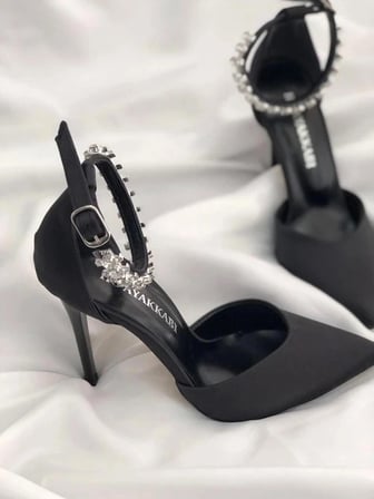 Nayan Siyah Saten Topuklu Taşlı Stiletto