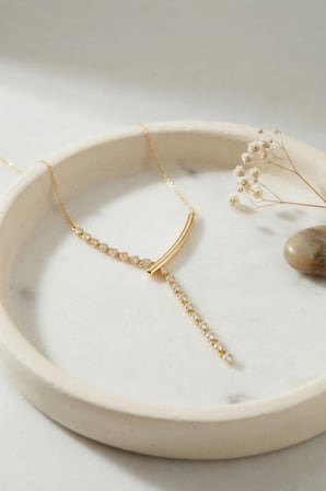 Pirinç Gold Renk Zirkon Taşlı Asimetrik Bar Model Kadın Kolye