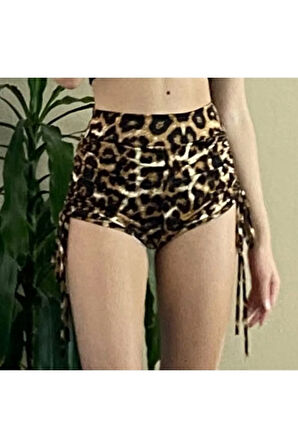 Yanlardan Biye ile Büzülüp Açılır Şort