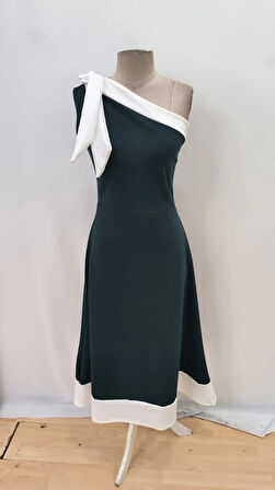 MDB Kadın Tek Omuzu Açık Omuzlardan Kurdela Detaylı çift Renkli Ithal Krep Elbise