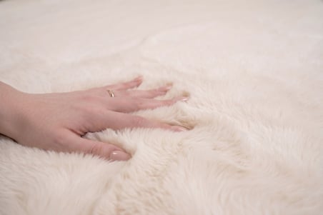 BEJ TAVŞAN TÜYÜ HALI YUVARLAK COTTON TABAN 100X100