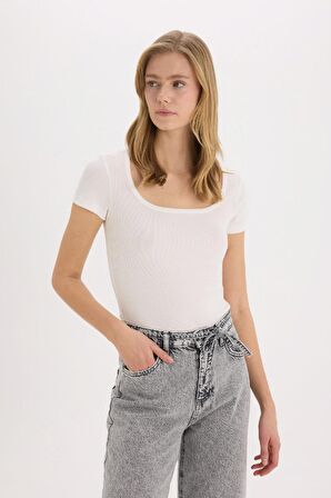 DeFacto Slim Fit Dar Kesim Yuvarlak Yaka Basic Düz Fitilli Kaşkorse Kısa Kollu Çıtçıtlı Tişört E6579AX25SPER105