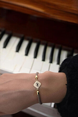 O Harfine Özel 14 Ayar Altın Plakalı Örgü İpli Eşkenar Dörtgenli Hediye Bileklik-332harf-kahverengi