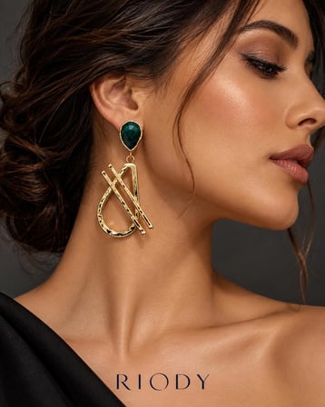 RiODY Goccia di Luce Gold Kaplama Yeşil Doğal Taşlı Geometrik Damla Sallantılı Kadın Küpe