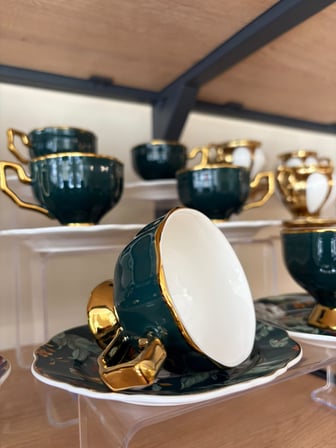 6'lı Çiçek Tabaklı Gold Detaylı Fincan Takımı , Yeşil - 6 Kişilik Gold Detaylı Çiçek Desenli Yeşil Fincan Seti