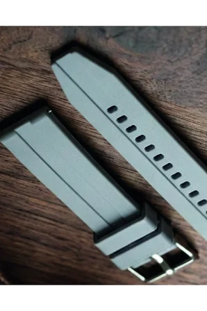 22mm Şeritli Ralli Model Premium Silikon Akıllı Saat Kordonu – Pimli (Quick Release) Sportif Tasarım – Şerit Detaylı Dayanıklı Saat Kordonu - Gri