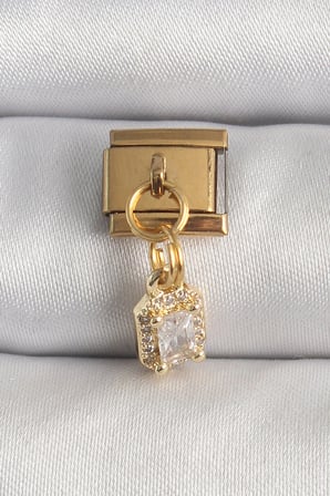 Utterly Good 316L Çelik Gold Kaplama Zirkon Taşlı Kare Sallantılı Charm