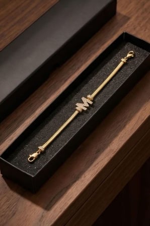Uretti - Nerman 4053 1459 M Harfli Taşlı Gold Bileklik