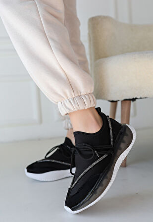 Beyaz Tabanlı Bağcıklı Ortopedik Spor Ayakkabı Rugan Siyah Topuk Boyu 2 Cm