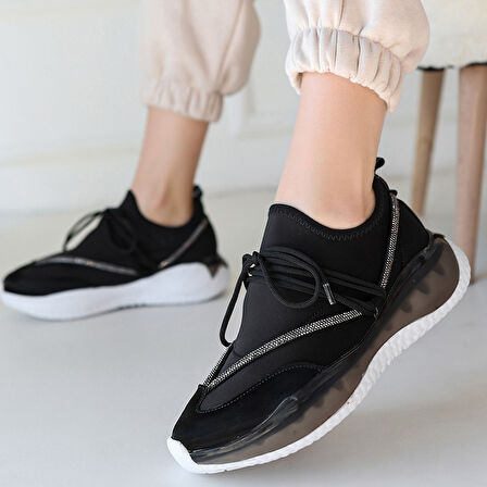 Beyaz Tabanlı Bağcıklı Ortopedik Spor Ayakkabı Rugan Siyah Topuk Boyu 2 Cm