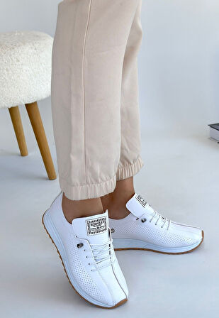 Ortopedik Topuk Dikenine Karşı Özel Üretim Bağcıklı Spor Ayakkabı Cilt Beyaz Topuk Boyu 1,5 Cm