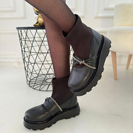 Üsten Streçli Topuklu Bot Cilt Siyah Topuk Boyu 2,5 Cm