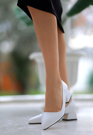 Sivri Burun Topuklu Ayakkabı Cilt Beyaz Topuk Boyu 3 Cm