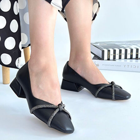 Küt Burun Taşlı Topuklu Ayakkabı Cilt Siyah Topuk Boyu 3 Cm