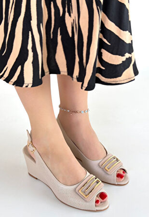 Arkası Açık Dolgu Topuklu Sandalet Cilt Bej Topuk Boyu 7 Cm