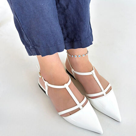 Sivri Burun Babet Ayakkabı Rugan Beyaz Topuk Boyu 1 Cm