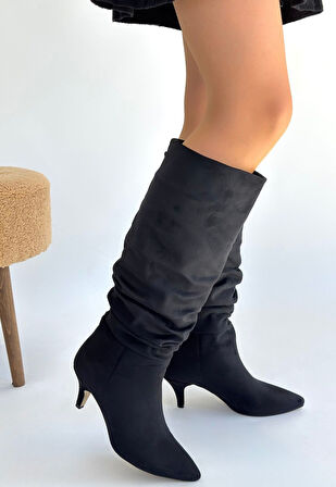 Sivri Burun Diz Altı Körüklü Topuklu Çizme Süet Siyah Topuk Boyu 7 Cm
