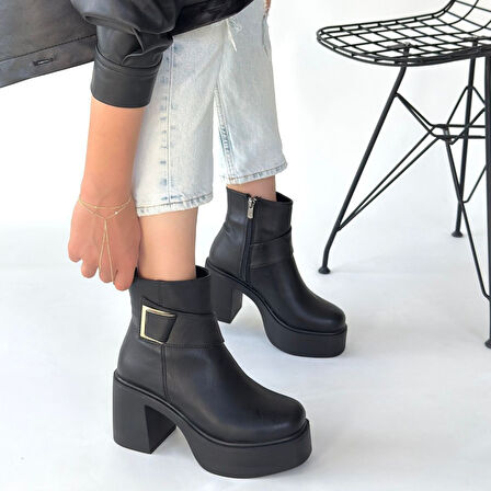 Yandan Fermuarlı Topuklu Bot Cilt Siyah Topuk Boyu 8 Cm