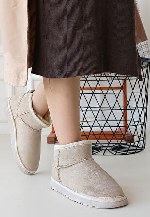 İçi Kürklü Bot Süet Bej Topuk Boyu 1 Cm