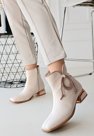 Küt Burun Yandan Fermuarlı Topuklu Bot Cilt Bej Topuk Boyu 3 Cm