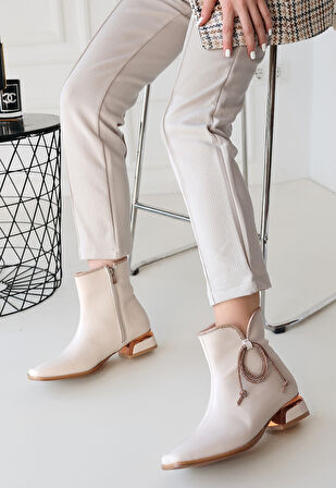 Küt Burun Yandan Fermuarlı Topuklu Bot Cilt Bej Topuk Boyu 3 Cm