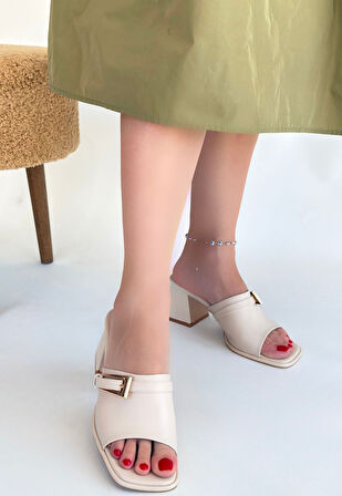 Açık Burun Tokalı Topuklu Terlik Cilt Bej Topuk Boyu 7 Cm