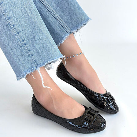 Tokalı Babet Ayakkabı Rugan Siyah Topuk Boyu 1 Cm