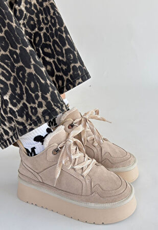 İçi Kürklü Bağcıklı Bot Süet Bej Topuk Boyu 4 Cm