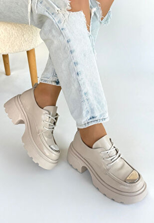 Dolgu Topuk Bağcıklı Oxford Ayakkabı Rugan Bej Topuk Boyu 6 Cm