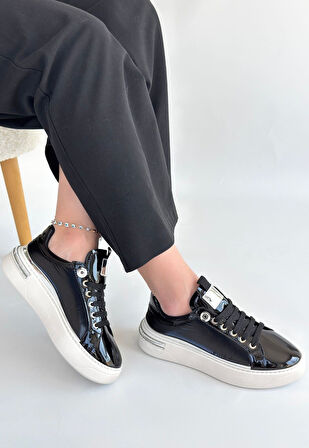 Beyaz Tabanlı Paraşüt Detaylı Ortopedik Bağcıklı Spor Ayakkabı Rugan Siyah Topuk Boyu 3 Cm