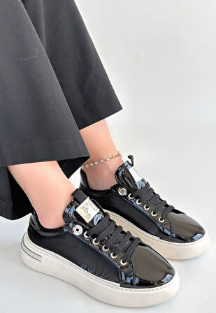 Beyaz Tabanlı Paraşüt Detaylı Ortopedik Bağcıklı Spor Ayakkabı Rugan Siyah Topuk Boyu 3 Cm