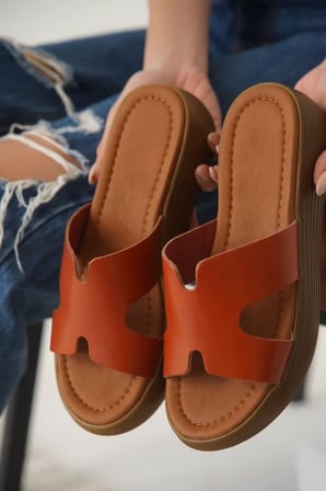 Kiremit Hakiki Deri H Bantlı Dolgu Taban Günlük Terlik Topuk Boyu 5 Cm