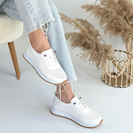 Ortopedik Topuk Dikenine Karşı Özel Üretim Bağcıklı Spor Ayakkabı Cilt Beyaz Topuk Boyu 1,5 Cm