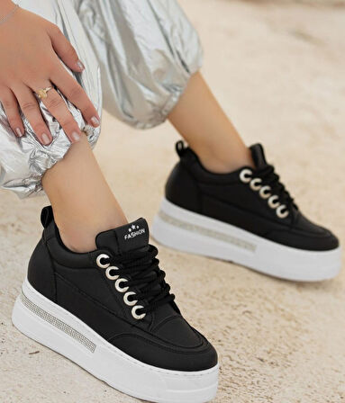 Beyaz Tabanlı Ortopedik Topuk Dikenine Karşı Özel Üretim Gizli Topuklu Bağcıklı Spor Ayakkabı Cilt Siyah Topuk Boyu 8 Cm