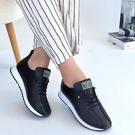 Beyaz Tabanlı Ortopedik Topuk Dikenine Karşı Özel Üretim Bağcıklı Spor Ayakkabı Cilt Siyah Topuk Boyu 1,5 Cm