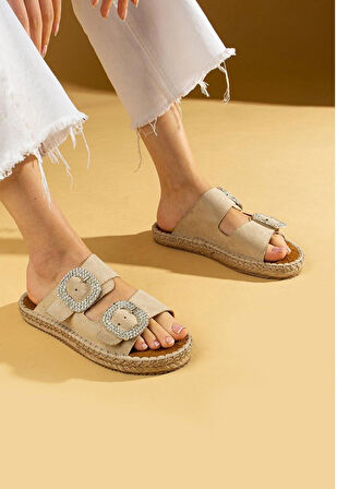 Hasır Tabanlı Tokalı Terlik Nubuk Bej Topuk Boyu 1 Cm