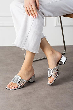 Açık Burun Topuklu Terlik Rugan Gümüş Topuk Boyu 4 Cm