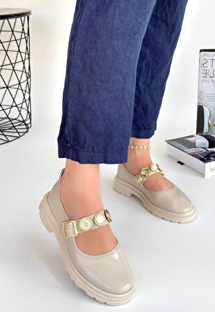 Aksesuarlı Ortopedik Topuk Dikenine Karşı Özel Üretim Kemerli Oxford Babet Ayakkabı Rugan Bej Topuk Boyu 2,5 Cm