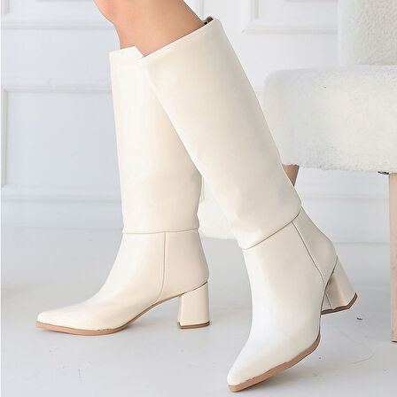 Sivri Burun Diz Altı Topuklu Çizme Cilt Ten Topuk Boyu 6 Cm