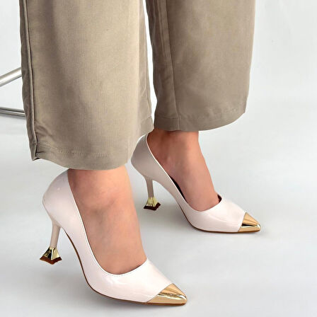 Gold Sivri Burun Topuklu Ayakkabı Rugan Bej Topuk Boyu 9 Cm