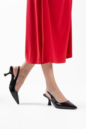 Siyah Rugan Şık Sivri Burun Slingback Topuklu Ayakkabı Topuk Boyu 7 Cm