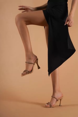 Nude Tekstil Işıltılı Taşlı İnce Bantlı Şık Abiye Topuklu Terlik Topuk Boyu 8 Cm