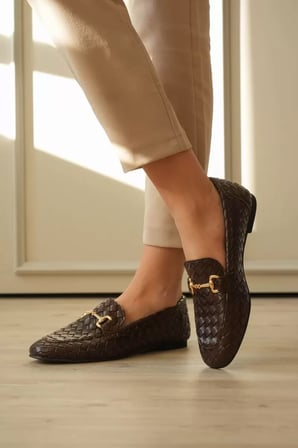 Acı Kahve Deri Örgü Dokulu Gold Tokalı Şık Kadın Loafer Ayakkabı Topuk Boyu 1 Cm